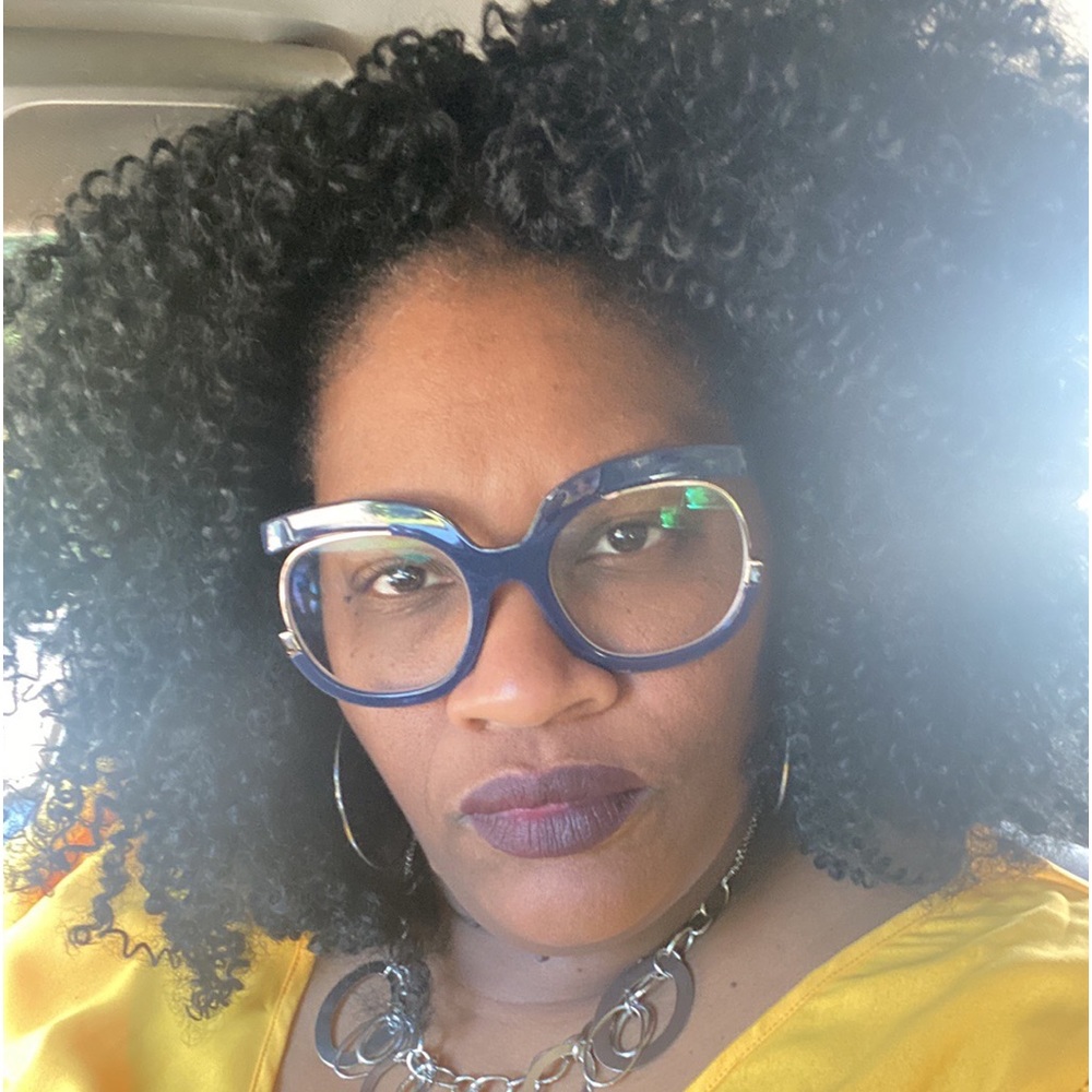 Meet your Posher, Desiree